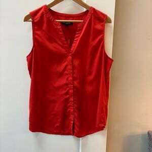 Banana Republic warm red sleeveless blouse woman’s size L